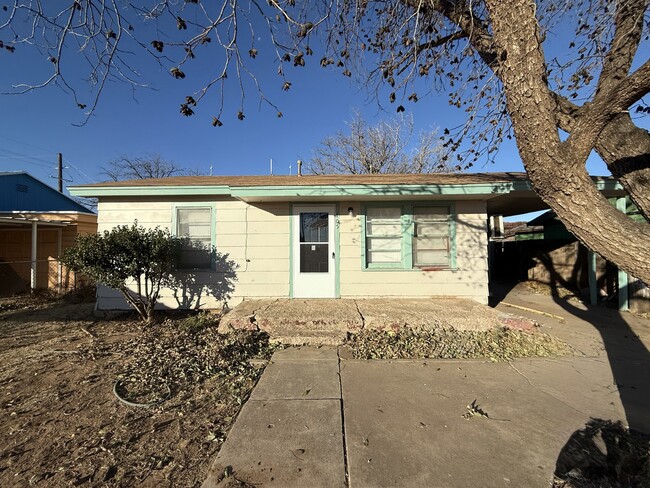 property at 105 N Avenue U