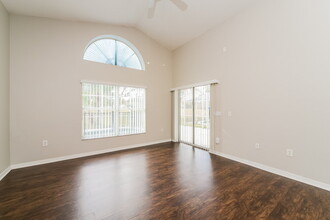 671 Eagle Pointe S, Unit 10308 Malcolm Circle Apt. H in Kissimmee, FL - Building Photo - Building Photo