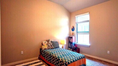 8001 Silhouette St in Austin, TX - Building Photo - Building Photo