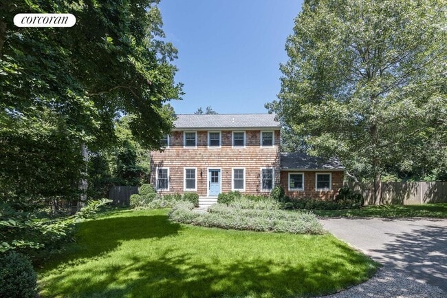 6 Briarsweet Ln