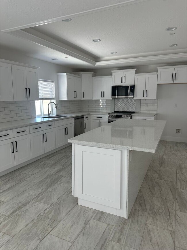 24455 National Trails Hwy in Helendale, CA - Building Photo - Building Photo
