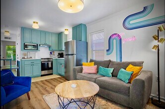 1911 Government St in Ocean Springs, MS - Building Photo - Building Photo