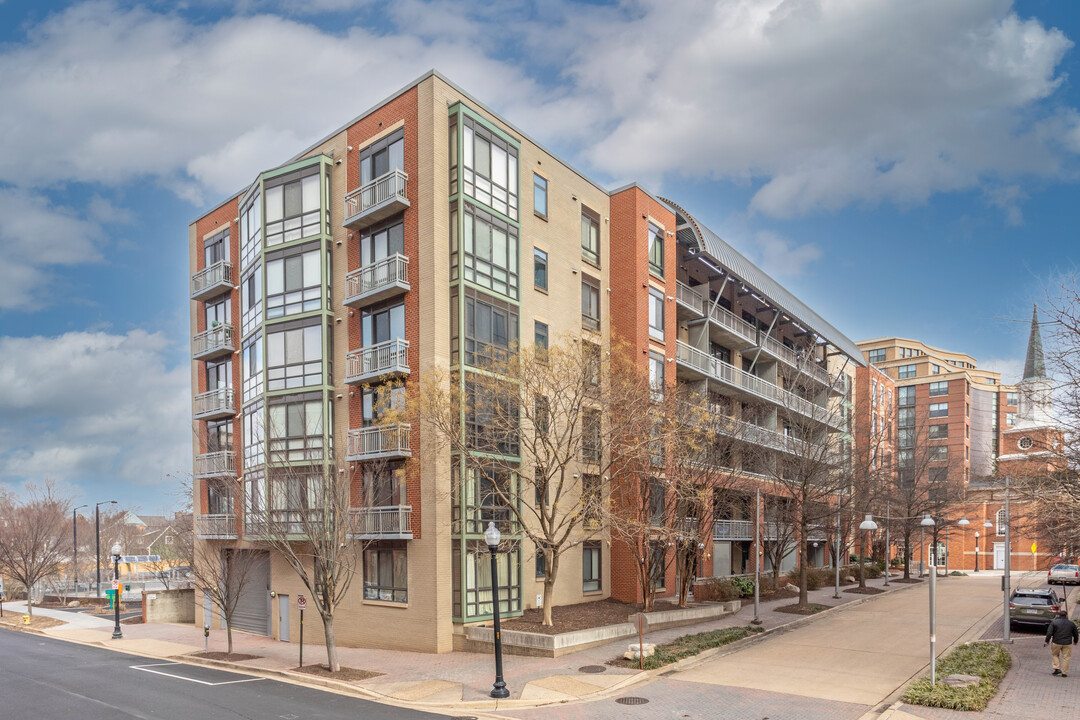 The Hartford Condominium in Arlington, VA - Building Photo