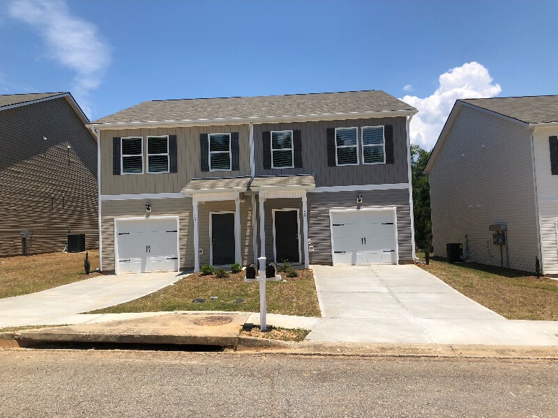 448 Oakwood Dr NW in Milledgeville, GA - Building Photo
