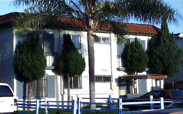 4146 Menlo Ave in San Diego, CA - Foto de edificio - Building Photo