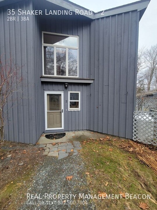 35 Shaker Blvd in Enfield, NH - Building Photo