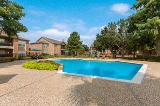 Indian Creek Apartments in Waxahachie, TX - Foto de edificio - Building Photo