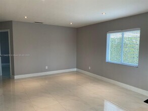 3211 SW 27th St-Unit -3211 in Miami, FL - Building Photo - Building Photo