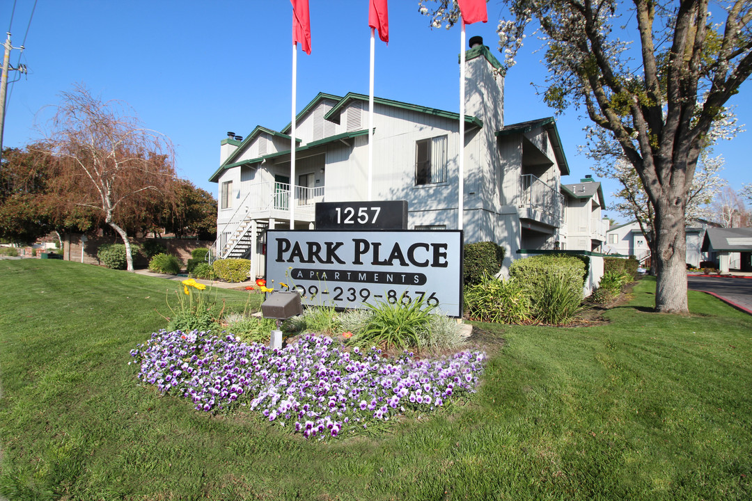 Park Place Apartments in Manteca, CA - Foto de edificio