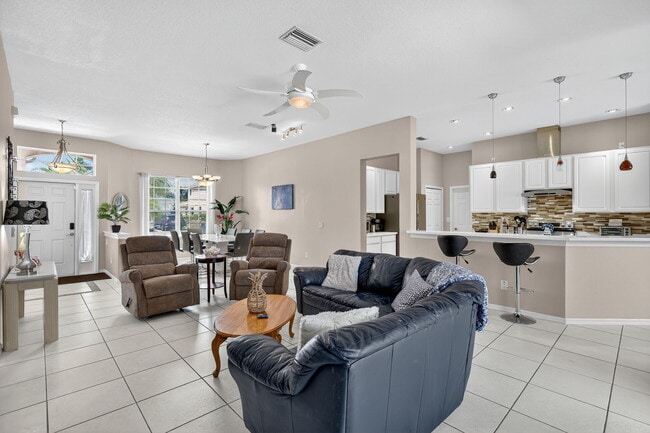 1106 Fraser Pine Blvd in Sarasota, FL - Building Photo - Building Photo
