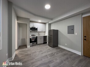 501 W Belmont Ave, Unit A01C in Chicago, IL - Foto de edificio - Building Photo