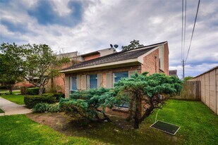 9262 Westwood Village Dr in Houston, TX - Building Photo