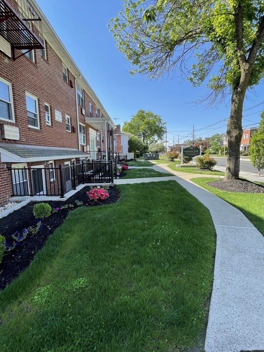 Lafayette Park Apartments in Hawthorne, NJ - Building Photo