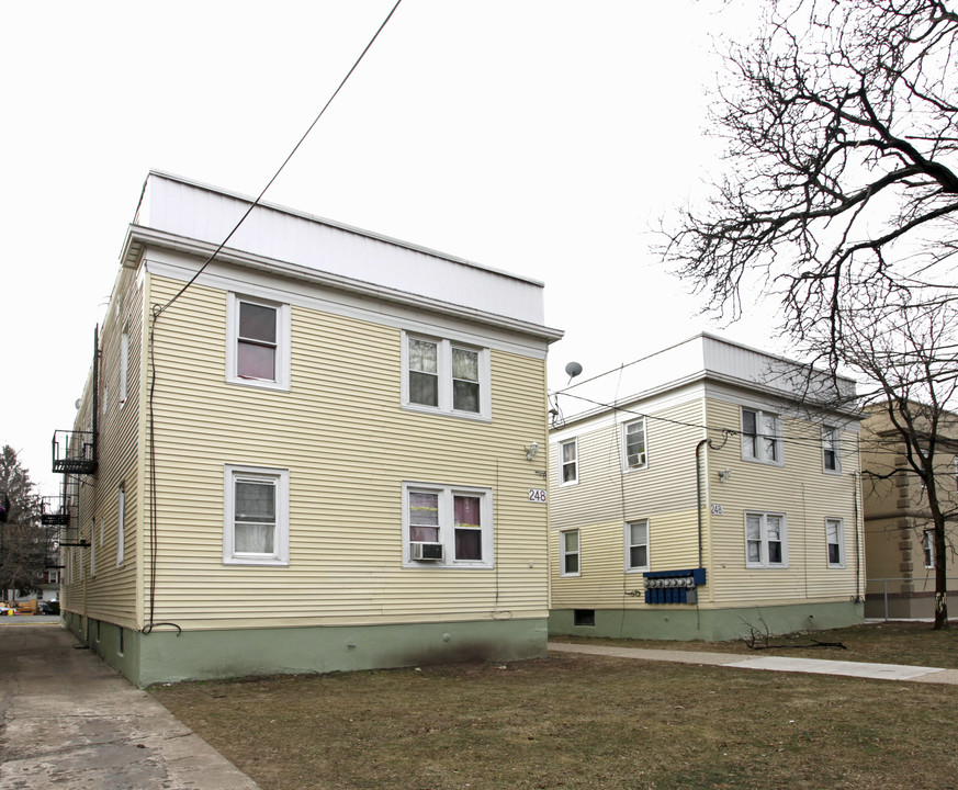 248 E 1st Ave in Roselle, NJ - Building Photo