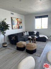 124 S Croft Ave in Los Angeles, CA - Building Photo - Building Photo