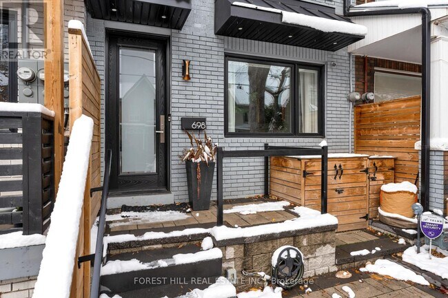 698 Adelaide St W in Toronto, ON - Building Photo - Building Photo