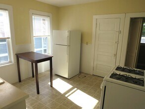 36 Standish St, Unit 3 in Cambridge, MA - Building Photo - Building Photo