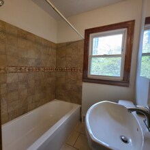 238 Bodine Ct in Akron, OH - Building Photo - Building Photo