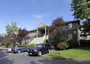 Oakmont in Tigard, OR - Building Photo - Building Photo