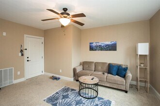 100 Grandview Ct in Iowa City, IA - Building Photo - Building Photo