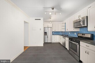 4100 Cathedral Ave NW in Washington, DC - Building Photo - Building Photo