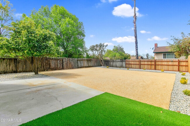 2641 Calle Abedul in Thousand Oaks, CA - Building Photo - Building Photo