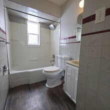 875 E 258th St in Euclid, OH - Foto de edificio - Building Photo