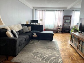 10 Lake St in White Plains, NY - Building Photo - Building Photo