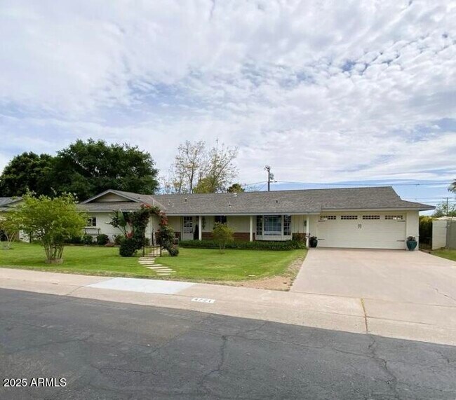 4721 E Clarendon Ave in Phoenix, AZ - Building Photo - Building Photo