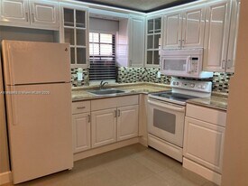 12025 SW 18th St in Miami, FL - Building Photo