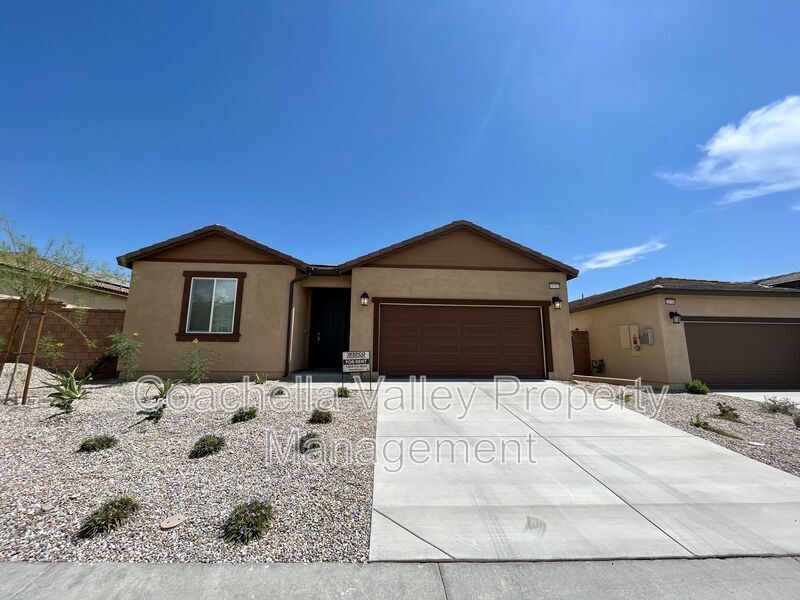 11702 E Crescent St in Desert Hot Springs, CA - Building Photo