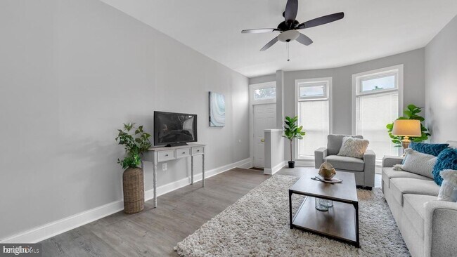 2122 N Fulton Ave photo'