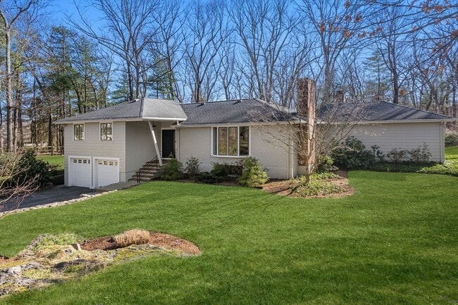 21 Gail Rd in Weston, MA - Building Photo - Building Photo