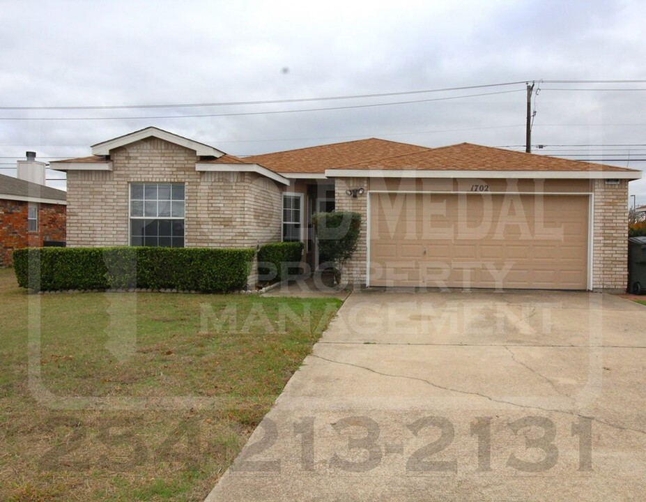 1702 Bristol Dr in Killeen, TX - Building Photo