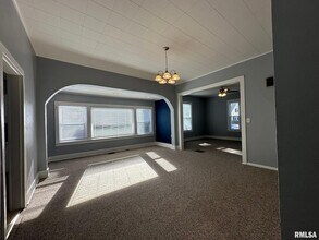 146 N State St in Springfield, IL - Foto de edificio - Building Photo