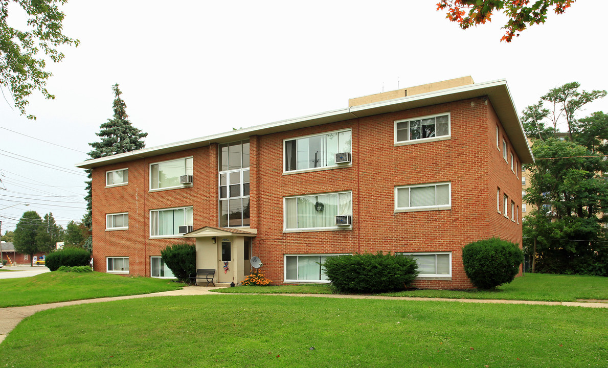 The Fairview Park Apartments in Fairview Park, OH - Building Photo