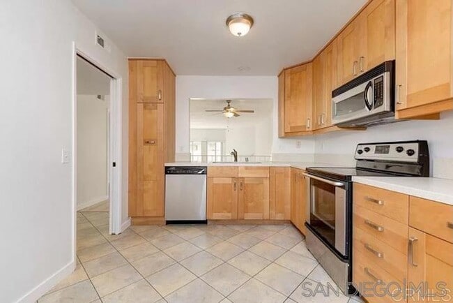 3139 Evening Way in San Diego, CA - Foto de edificio - Building Photo