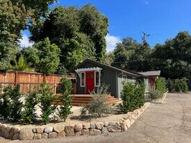 2770 Glendessary Ln, Unit Cottage in Santa Barbara, CA - Building Photo