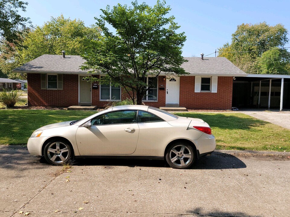 2543 Angela Dr in Granite City, IL - Building Photo