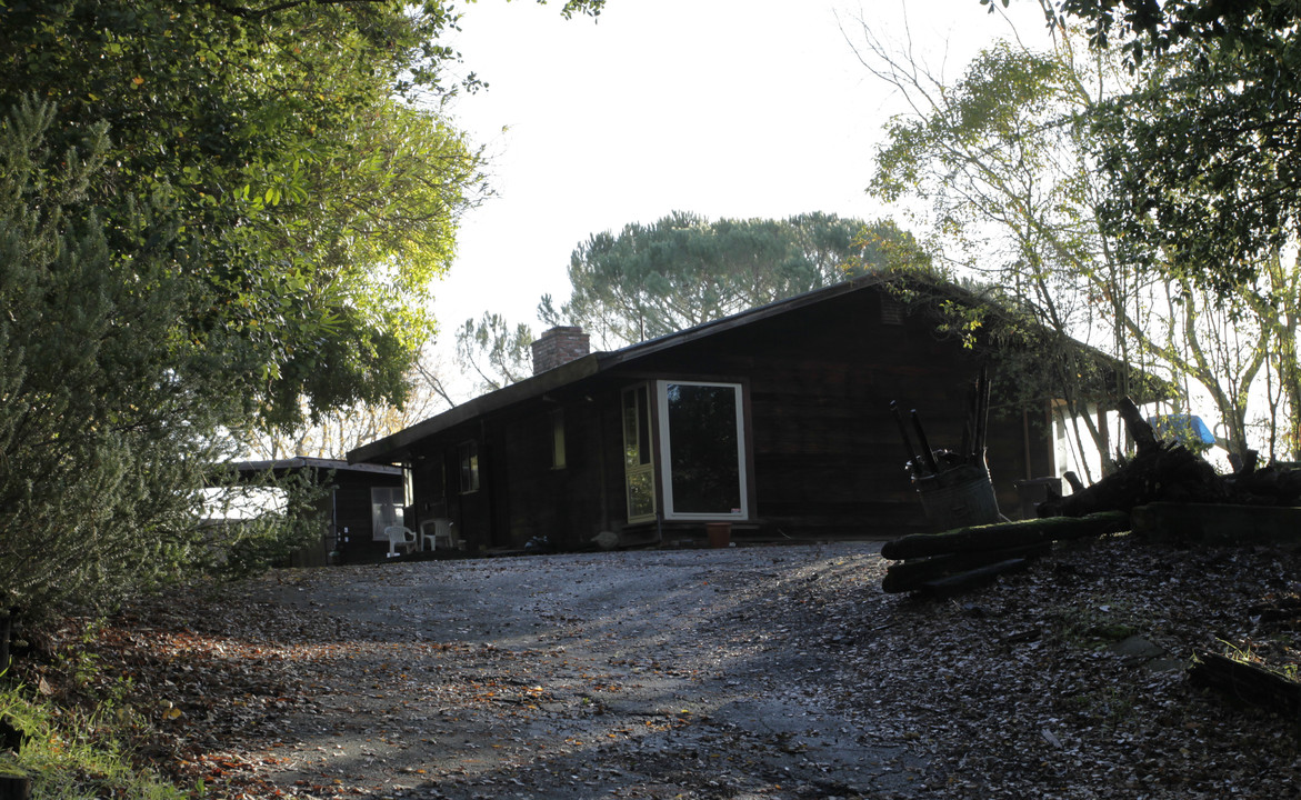 1060 Oak Hill Rd in Lafayette, CA - Foto de edificio