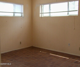412 E Baltimore Dr in El Paso, TX - Foto de edificio - Building Photo