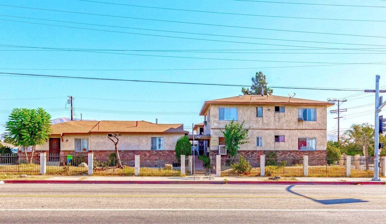 11700 Glenoaks Blvd, Unit 14 in San Fernando, CA - Foto de edificio