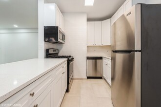 2424 W Estes Ave in Chicago, IL - Building Photo - Building Photo