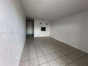 801 NW 47th Ave in Miami, FL - Building Photo - Building Photo