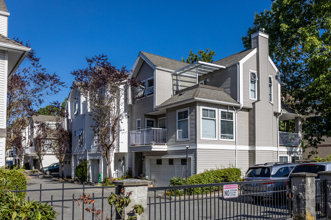 14154 103 Av in Surrey, BC - Building Photo - Primary Photo