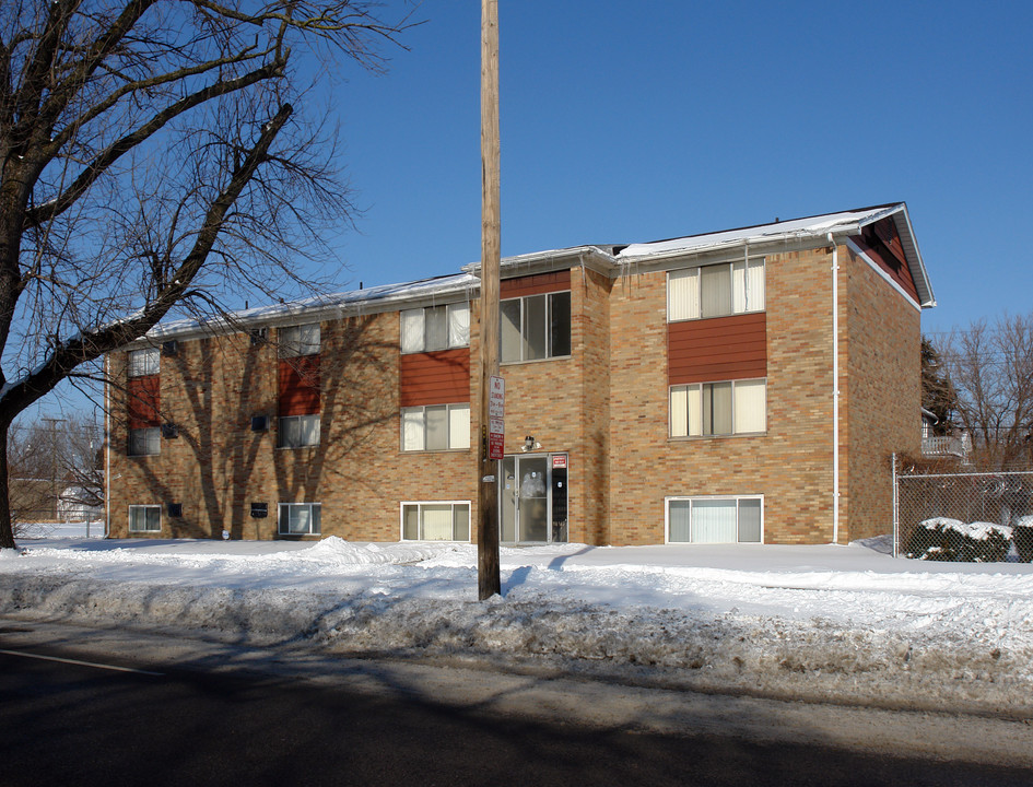 East Side Manor Apartments in Detroit, MI - Building Photo