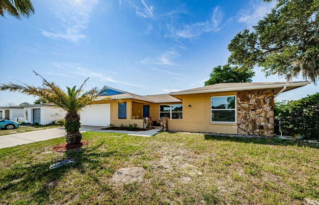 7112 Vista Way in Port Richey, FL - Building Photo - Building Photo