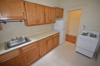 1564 Commonwealth Ave, Unit 1 in Boston, MA - Building Photo - Building Photo