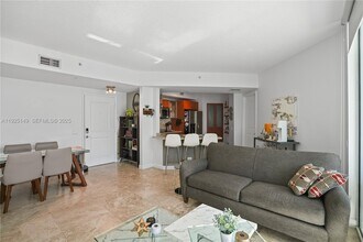 480 NE 30th St in Miami, FL - Building Photo - Building Photo