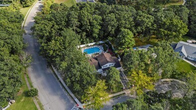 27 Squire Ct in Toms River, NJ - Building Photo - Building Photo